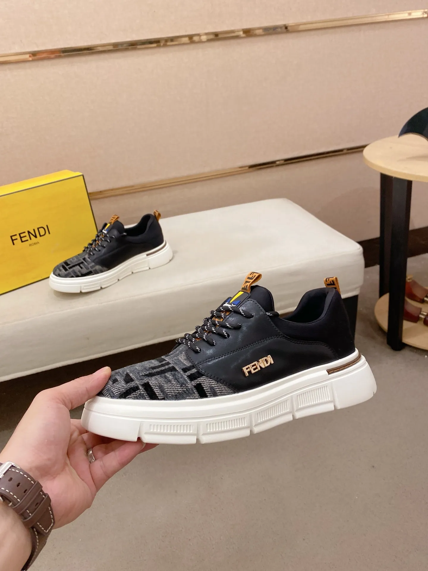 Men's shoes 💰 420💰 (fendi) New style 👊🏻 upper 🇮🇹 imported cowhide fabric 🇩🇪 lining imported sheepskin lining. The original outsole is molded to highlight the identity of every man, and the upper foot is elegant and stable🚶🏻🚶🏻The high-end custom counters reproduce the original version📯No matter the wind or rain, the shoe last remains unchanged and can withstand the verification of time🔍️,🔵 Size: 38-44